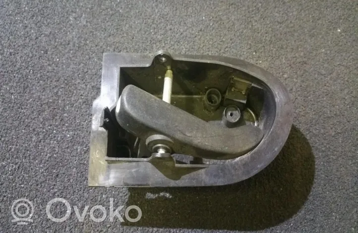 Ford Mondeo MK I Klamka wewnętrzna drzwi tylnych 93bbf22601ae