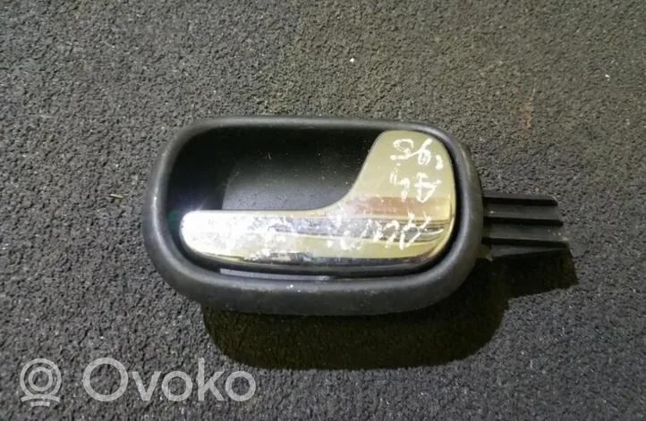 Audi A4 S4 B5 8D Klamka wewnętrzna drzwi tylnych 8d0839020