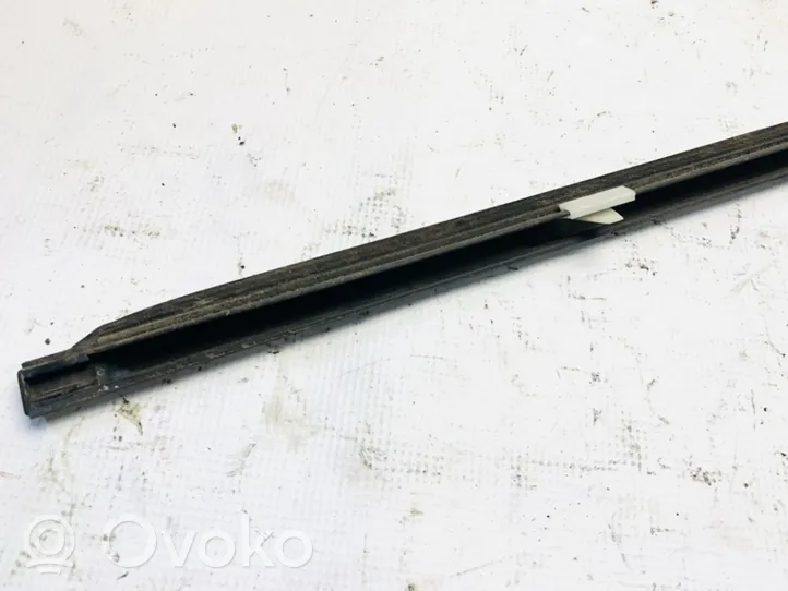 Mazda 626 Rivestimento modanatura del vetro della portiera posteriore 