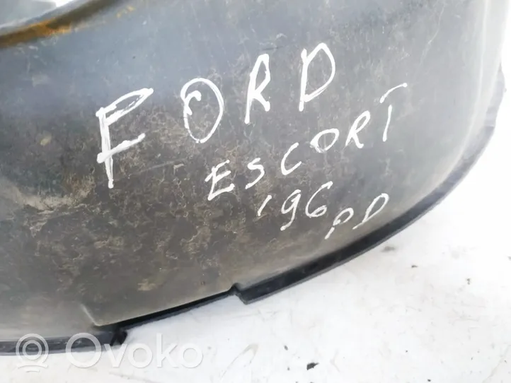 Ford Escort Etupyörän sisälokasuojat 95aga16114ad