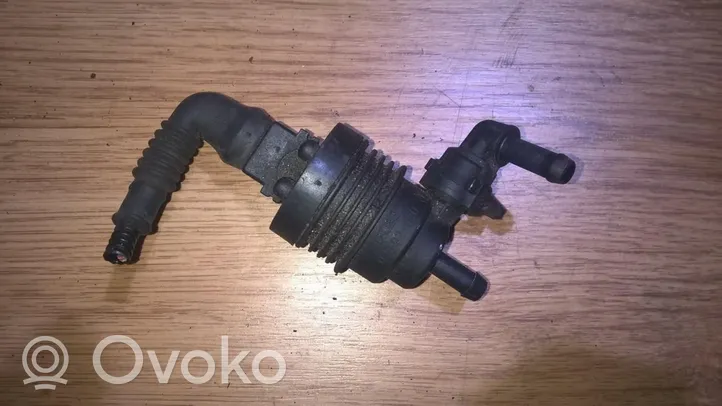 BMW 5 E39 Fuel tank valve 1748875