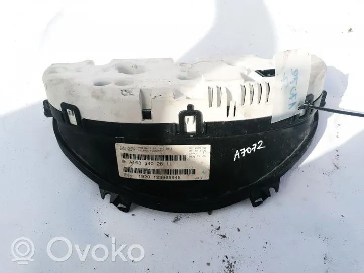 Mercedes-Benz ML W163 Tachimetro (quadro strumenti) A1635402811