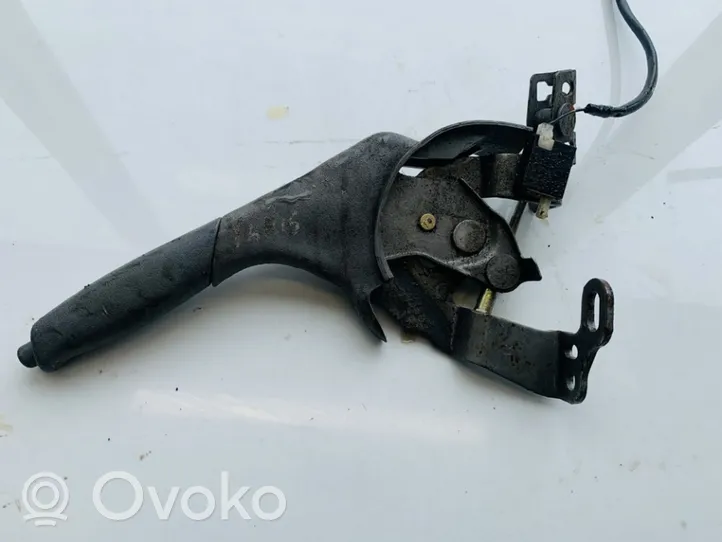 Toyota Yaris Dźwignia hamulca ręcznego 