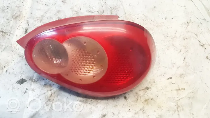 Toyota Aygo AB10 Aizmugurējais lukturis virsbūvē 815500h020