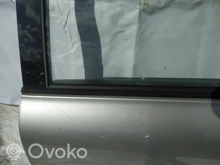 Toyota Avensis Verso Listwa / Uszczelka szyby drzwi tylnych 