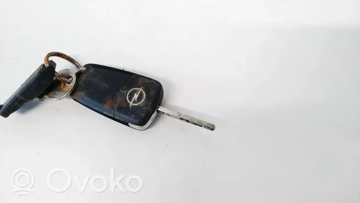 Opel Corsa D Klucz / Karta zapłonu 13188284