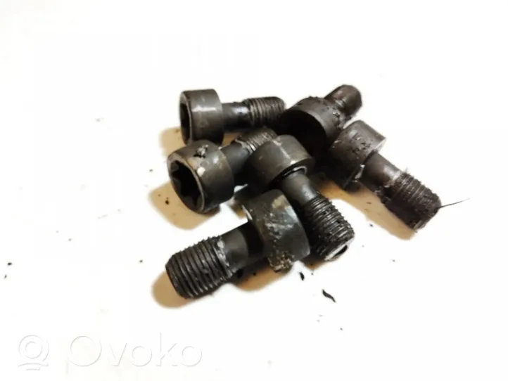 Chevrolet Captiva Nuts/bolts 