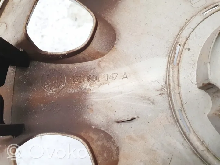 Skoda Octavia Mk2 (1Z) Mozzo/copricerchi/borchia della ruota R15 1z0601147a