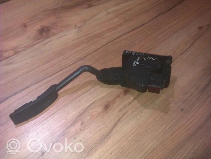 Opel Corsa D Accelerator throttle pedal 55702021