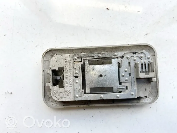 Fiat Punto (188) Lampka podsufitki tylna 735244962