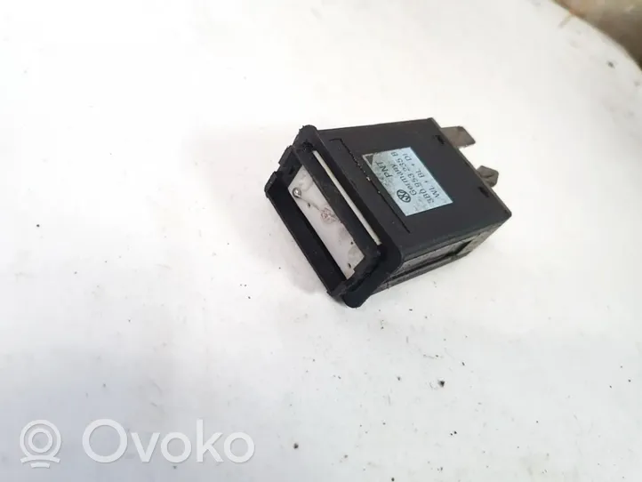 Volkswagen PASSAT B5.5 Hazard light switch 3B0953235B