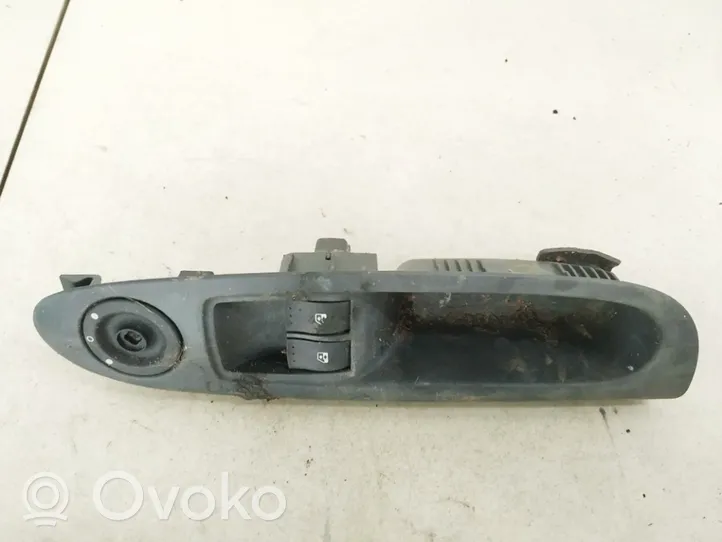 Renault Clio II Przyciski szyb 8200084012