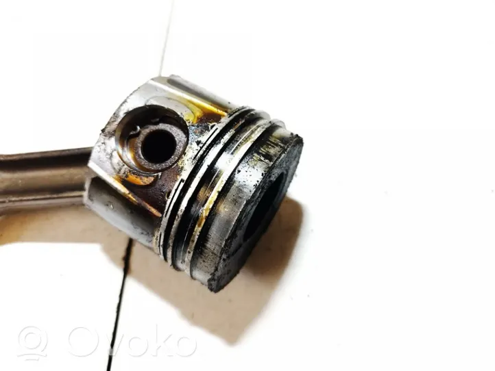 Renault Clio II Piston with connecting rod 