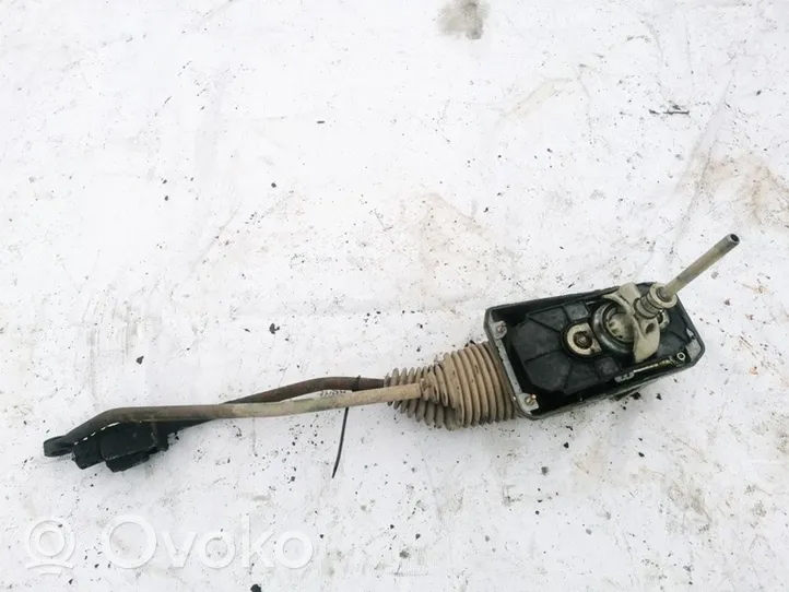 Volkswagen PASSAT B5 Gear selector/shifter (interior) 8D0711025