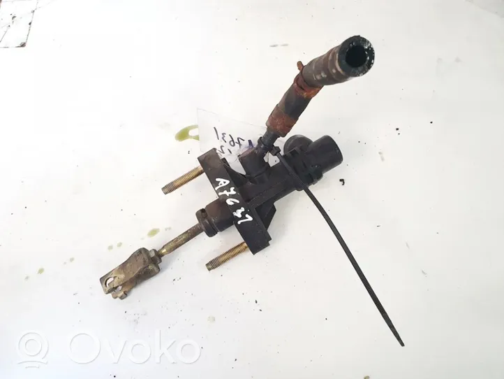 Toyota Yaris Główny cylinder sprzęgła 057022l1