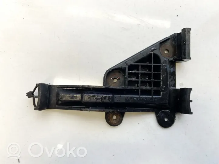 Audi 80 90 S2 B4 Uchwyt / Mocowanie zderzaka przedniego 8a0807284