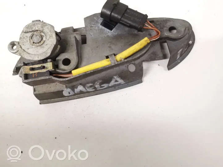 Opel Omega B1 Front door lock (next to the handle) gm105