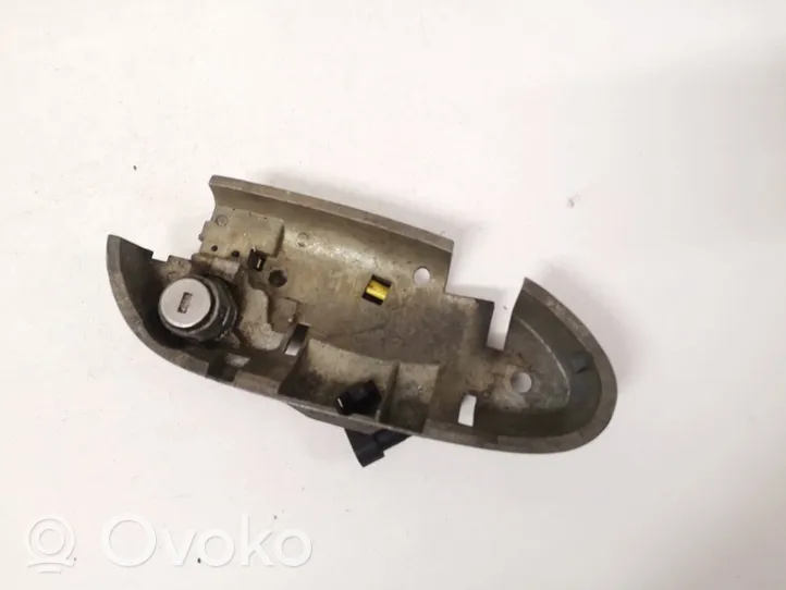 Opel Omega B1 Front door lock (next to the handle) gm105