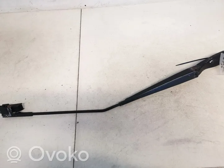 Volvo S40 Priekinio stiklo valytuvų kojelė 30698239