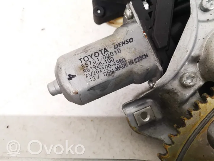 Toyota Avensis T270 Galinis varikliukas langų pakėlėjo 8570102010