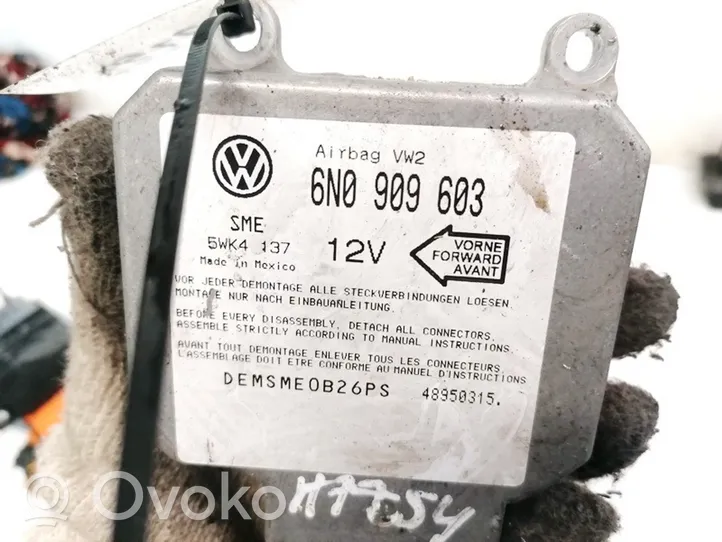 Volkswagen PASSAT B4 Sterownik / Moduł Airbag 6N0909603