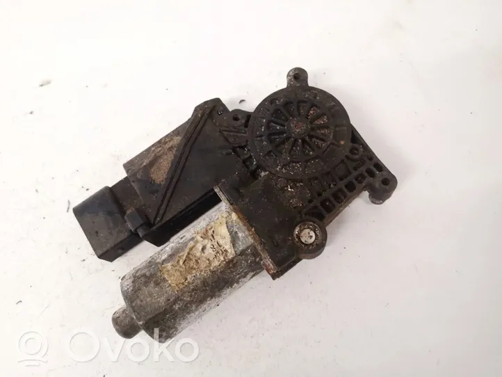 Mercedes-Benz A W168 Moteur de lève-vitre de porte avant 0130821698