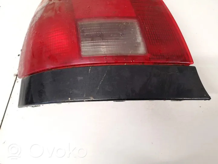 Audi A4 S4 B5 8D Listwa pod lampę tylną 