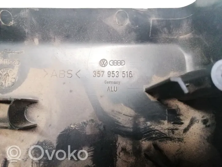 Volkswagen PASSAT B3 Ohjauspyörän pylvään verhoilu 357953516