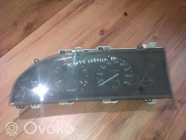 Toyota Corolla E80 Speedometer (instrument cluster) 832001a260