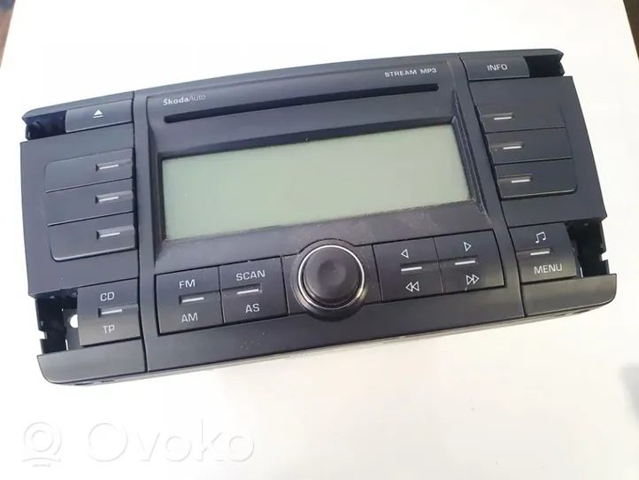 Skoda Octavia Mk2 (1Z) Radio/CD/DVD/GPS-pääyksikkö 1z0035161c