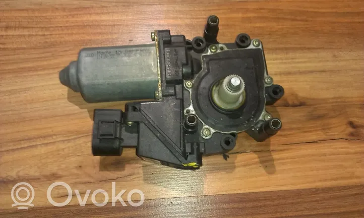 Audi A4 S4 B5 8D Varikliukas priekinio langų pakėlėjo 101144114