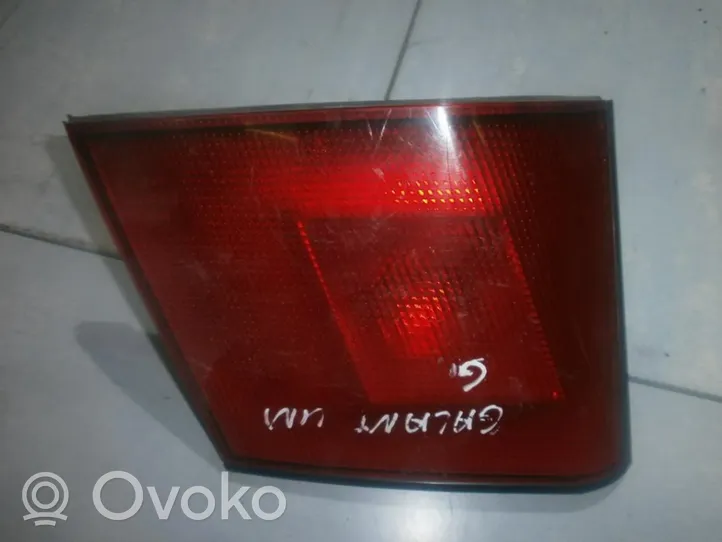 Mitsubishi Carisma Задний фонарь в крышке 292001