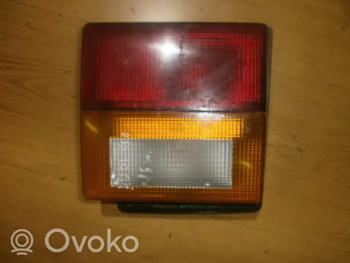 Audi 100 200 5000 C3 Feux arrière sur hayon 811945094