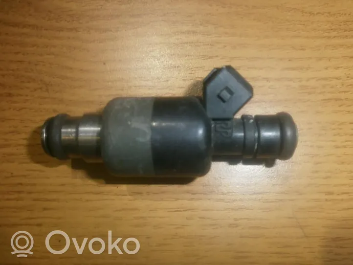 Opel Tigra A Injecteur de carburant 17089276