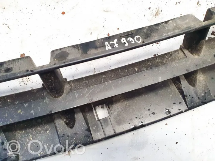 Volkswagen PASSAT B4 Grille inférieure de pare-chocs avant 3a0853677b