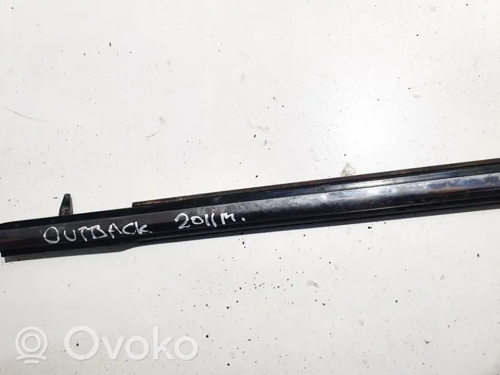 Subaru Outback Moulure de vitre de la porte avant 