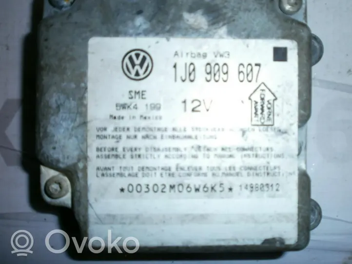 Audi A4 S4 B5 8D Oro pagalvių valdymo blokas 1J0909607