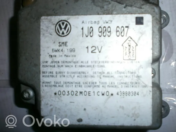 Volkswagen PASSAT B5 Sterownik / Moduł Airbag 1J0909607