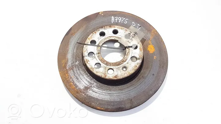 Volkswagen Jetta V Front brake disc ventiliuojamas