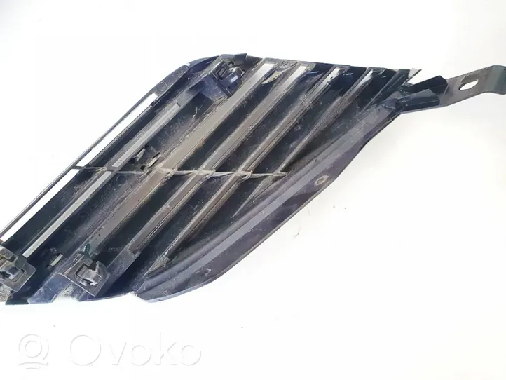 Nissan Primera Grille de calandre avant 62330au300