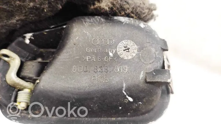 Audi A4 S4 B5 8D Galinė atidarymo rankenėlė vidinė 8d0839019