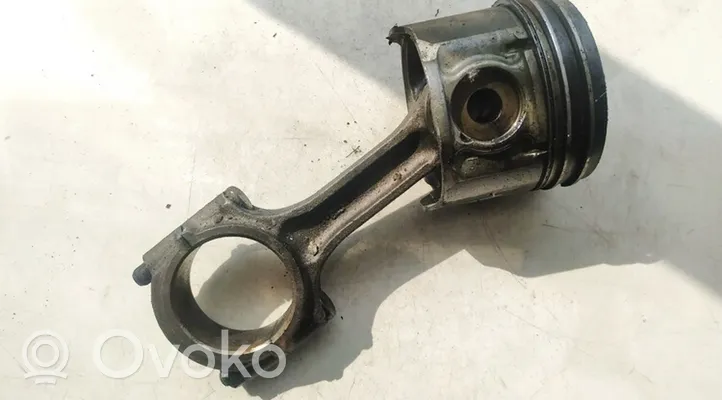 KIA Carnival Piston avec bielle 