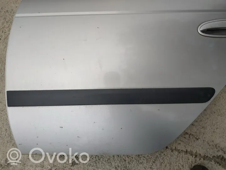 Toyota Avensis T220 Apdaila galinių durų (moldingas) 