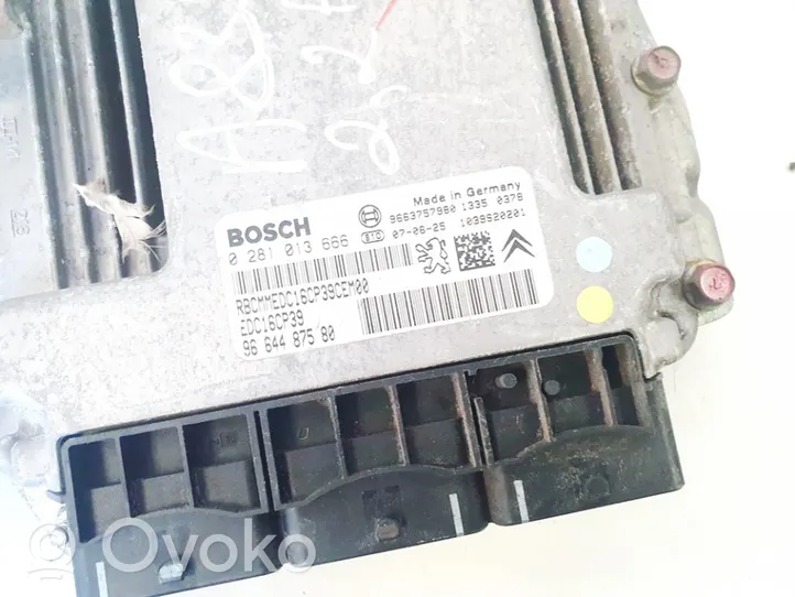 Peugeot 4007 Engine control unit/module 0281013666