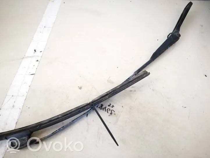 Opel Vivaro Front wiper blade arm 7700311582