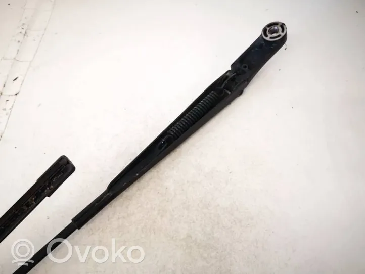 Opel Zafira B Front wiper blade arm 