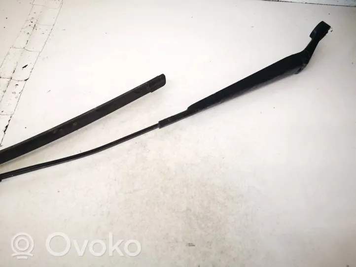 Opel Zafira B Front wiper blade arm 