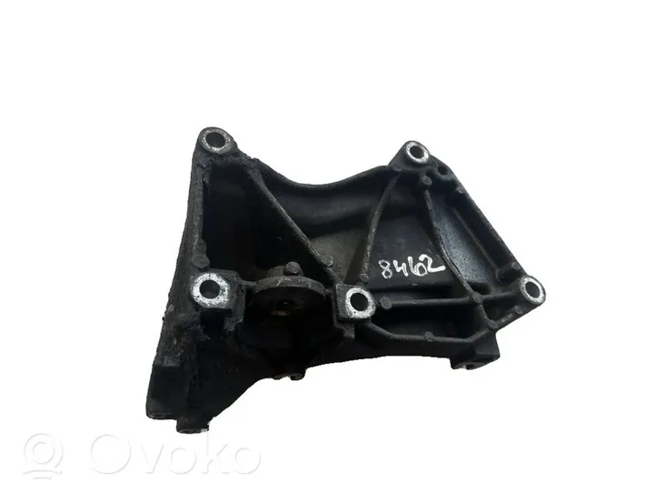 Opel Vivaro Engine mounting bracket 