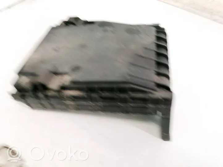 Volkswagen Golf V Coperchio/tappo della scatola vassoio della batteria 1K0937132F