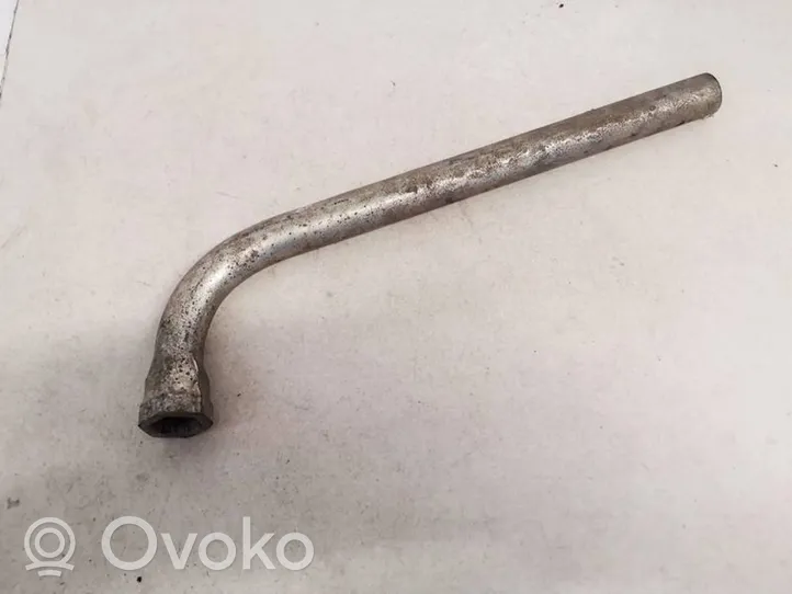 Volkswagen PASSAT B6 Wheel nut wrench 4D0012219A